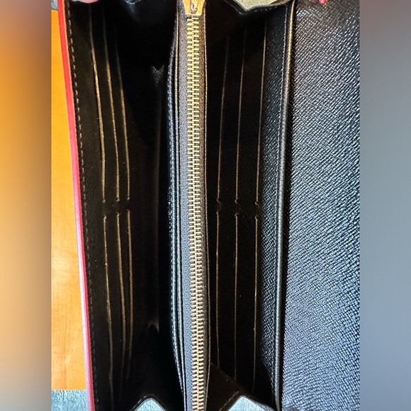 100% Authentic Louis Vuitton Special Edition Epi Leather Wallet - Picture 9 of 12